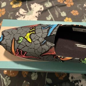Glow in the dark dinosaur Tom's Alpargata size 8